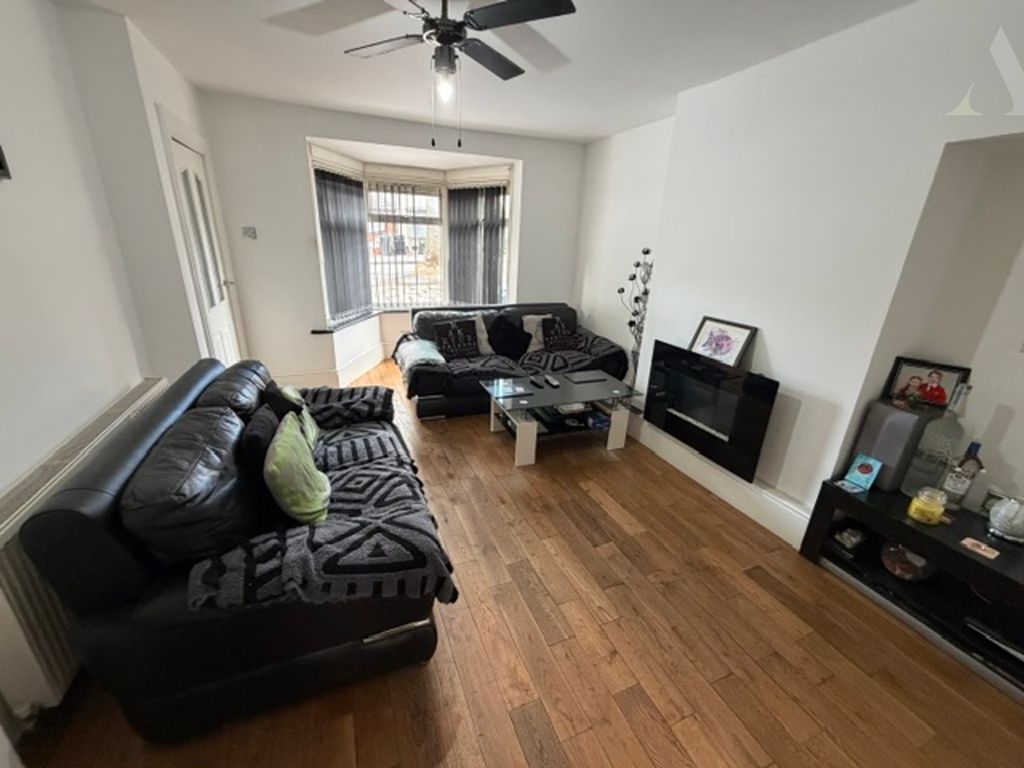 Property photo 2 of 11 166 Wardend Road Lounge.Jpeg