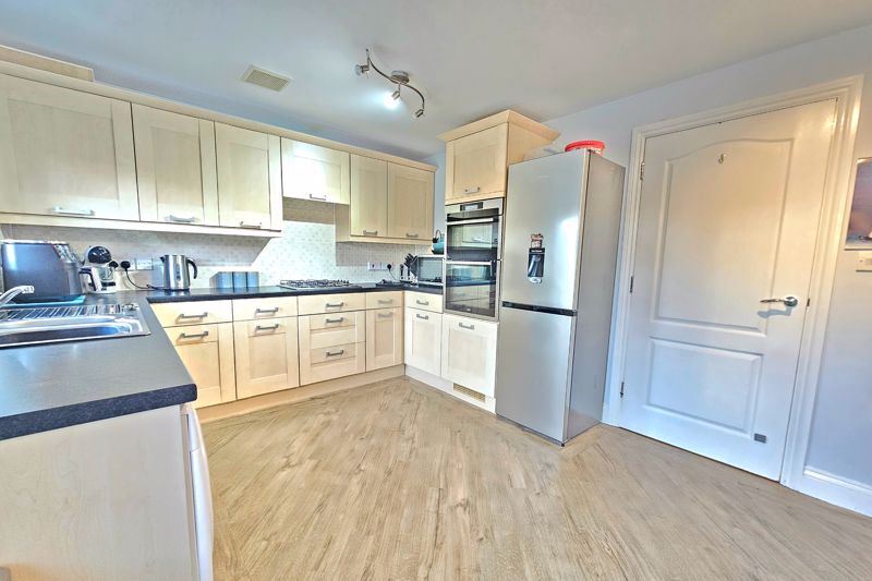 Property photo 3 of 16 Kitchen