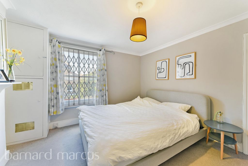 Property photo 3 of 9 Bedroom 1
