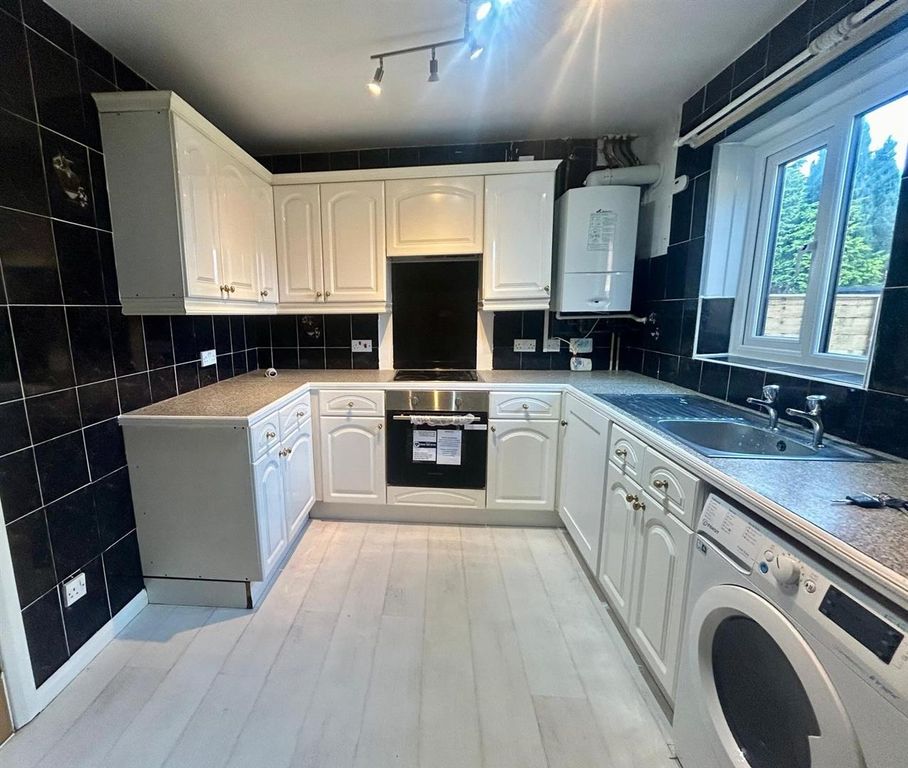 Property photo 2 of 16 Kitchen 2.Jpg