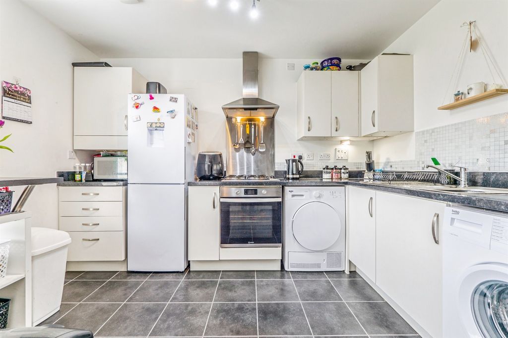 Property photo 3 of 24