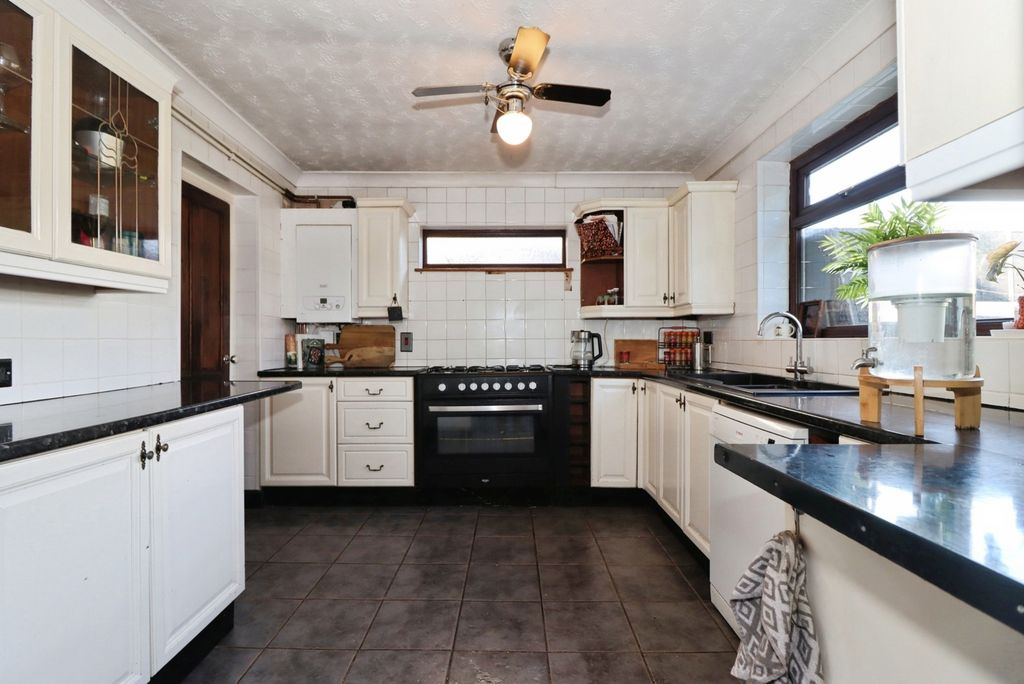 Property photo 2 of 21 Pbox-Img.Jpg