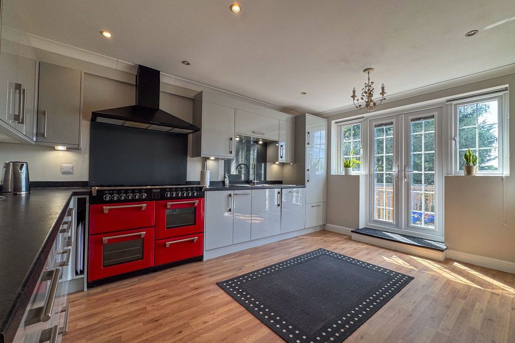 Property photo 2 of 21