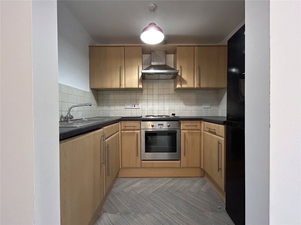 Property photo 3 of 10 Kitchen