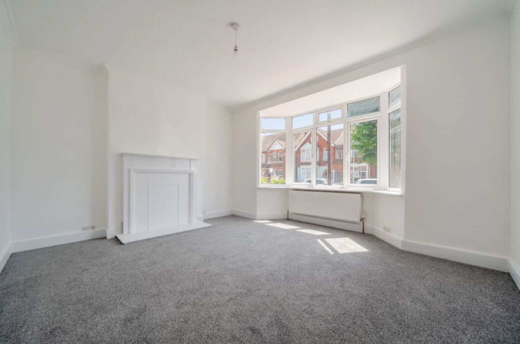 Property photo 2 of 14 1482207-11-6A396c...