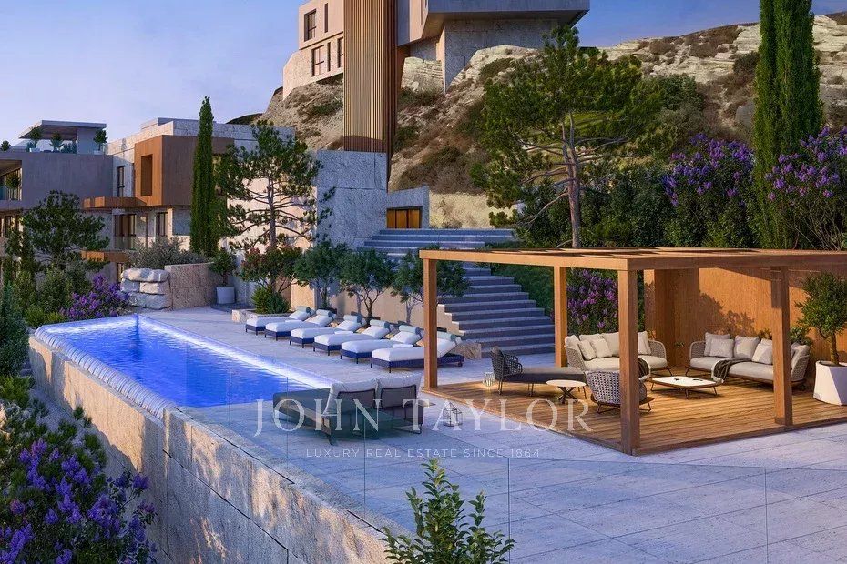 Property photo 1 of 32