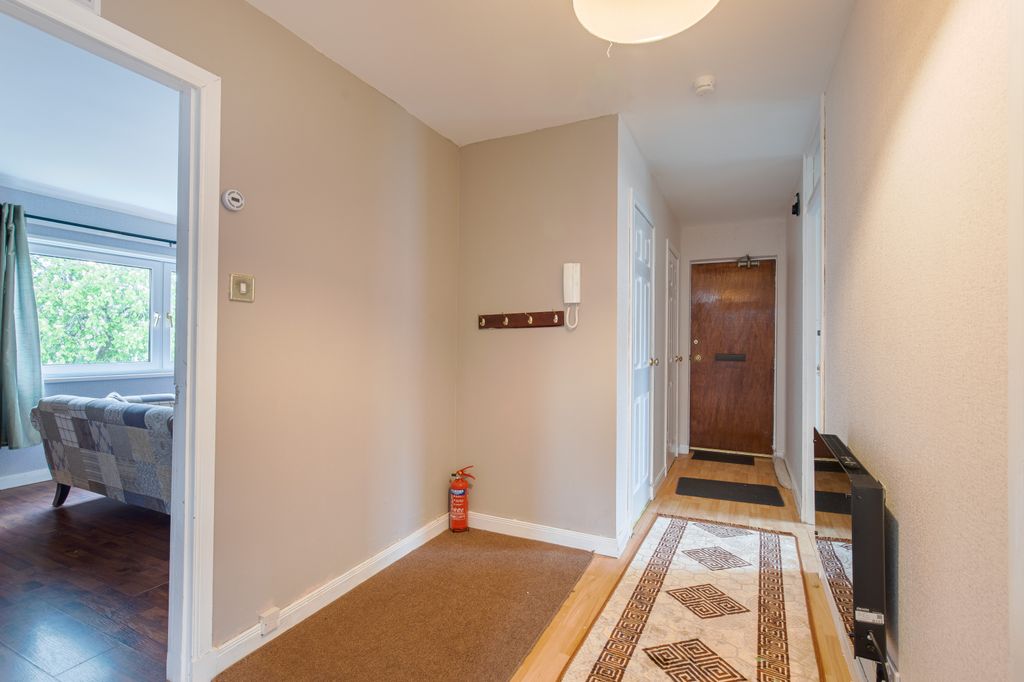 Property photo 3 of 13 Hallway1