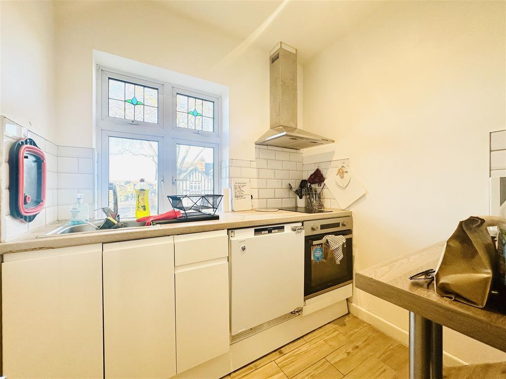 Property photo 2 of 10 Kitchen