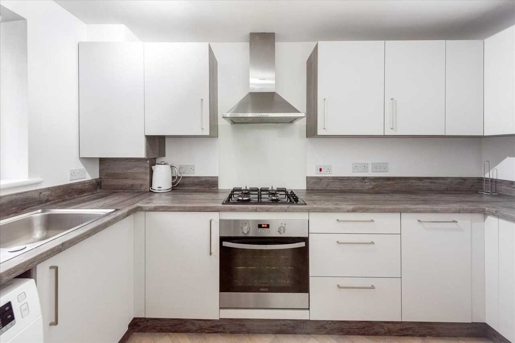 Property photo 3 of 11 Kitchen