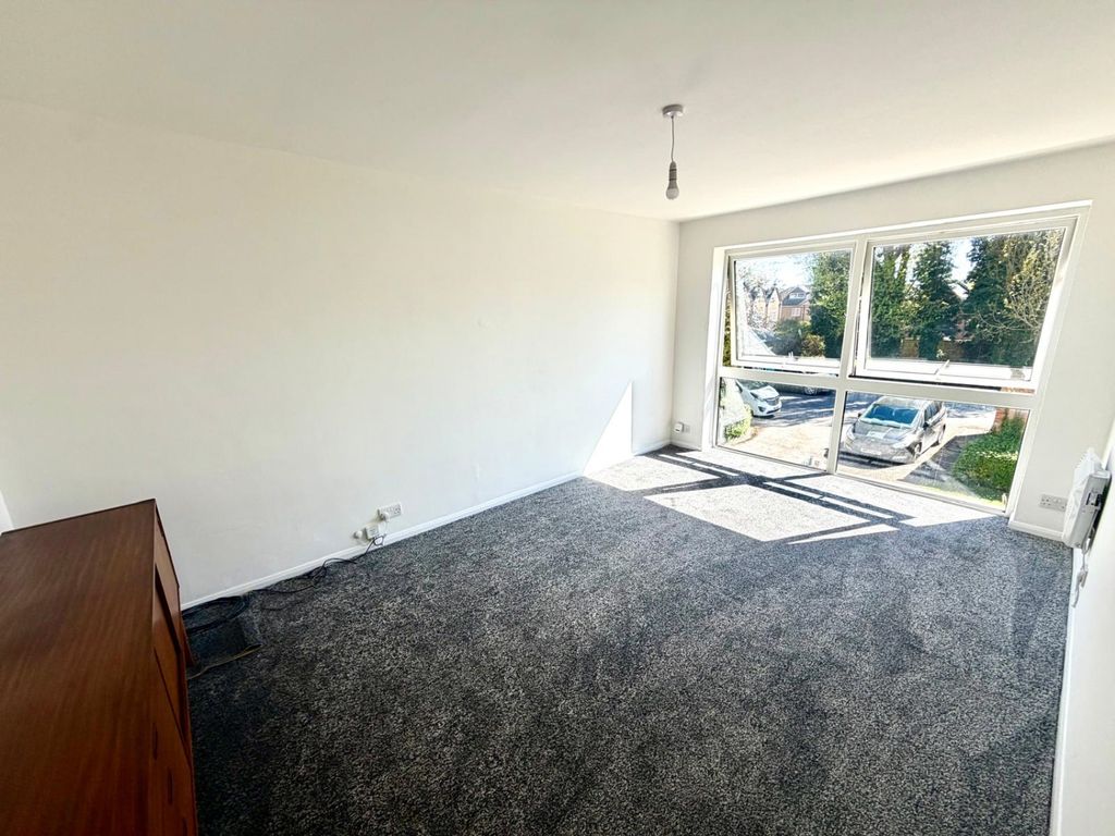 Property photo 2 of 6 Lounge