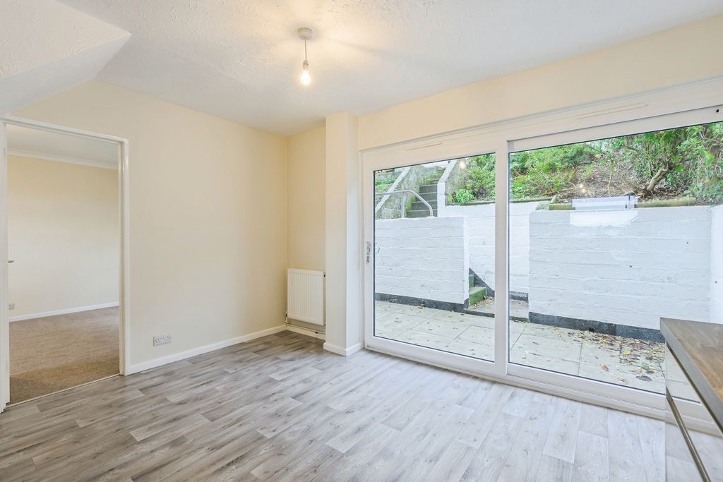 Property photo 3 of 14 Photo