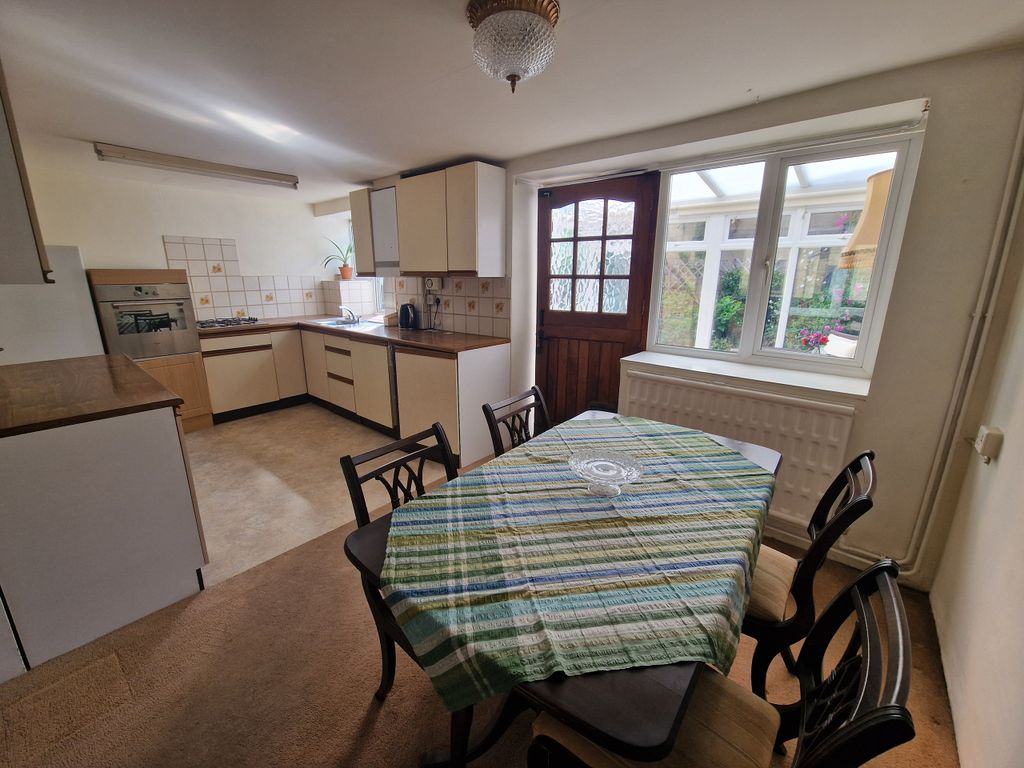Property photo 3 of 17 Dining Area