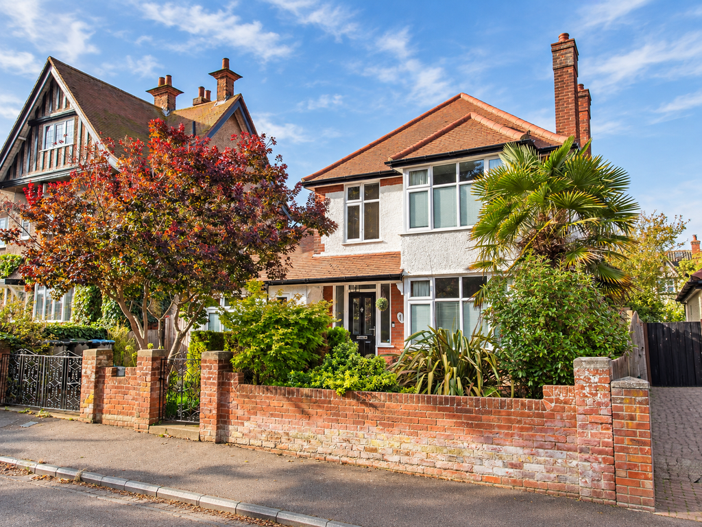 Property photo 1 of 24 006