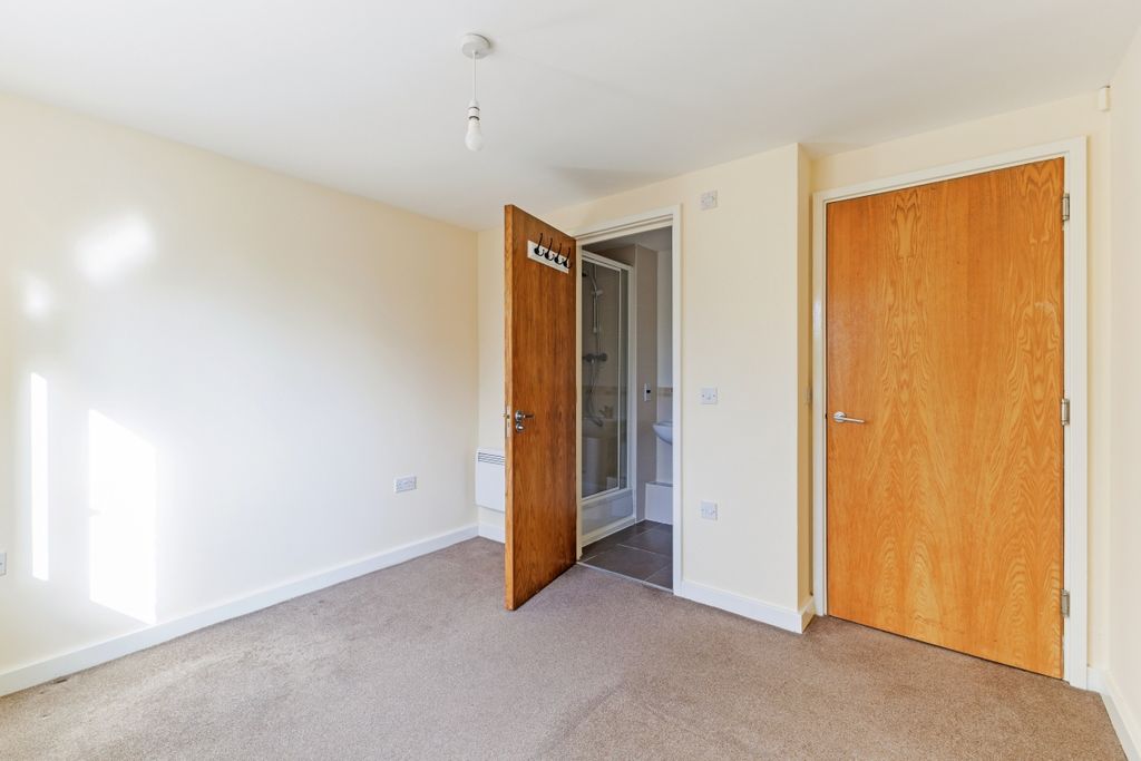 Property photo 3 of 6 Bedroom With En S...