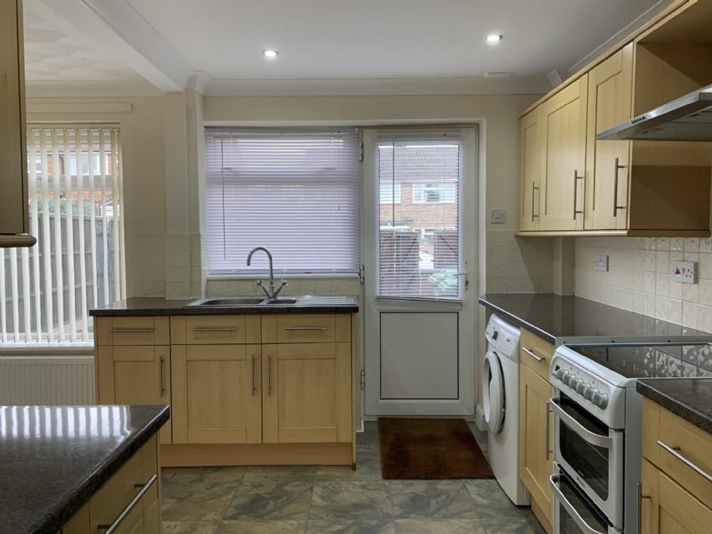 Property photo 2 of 11 Kitchen