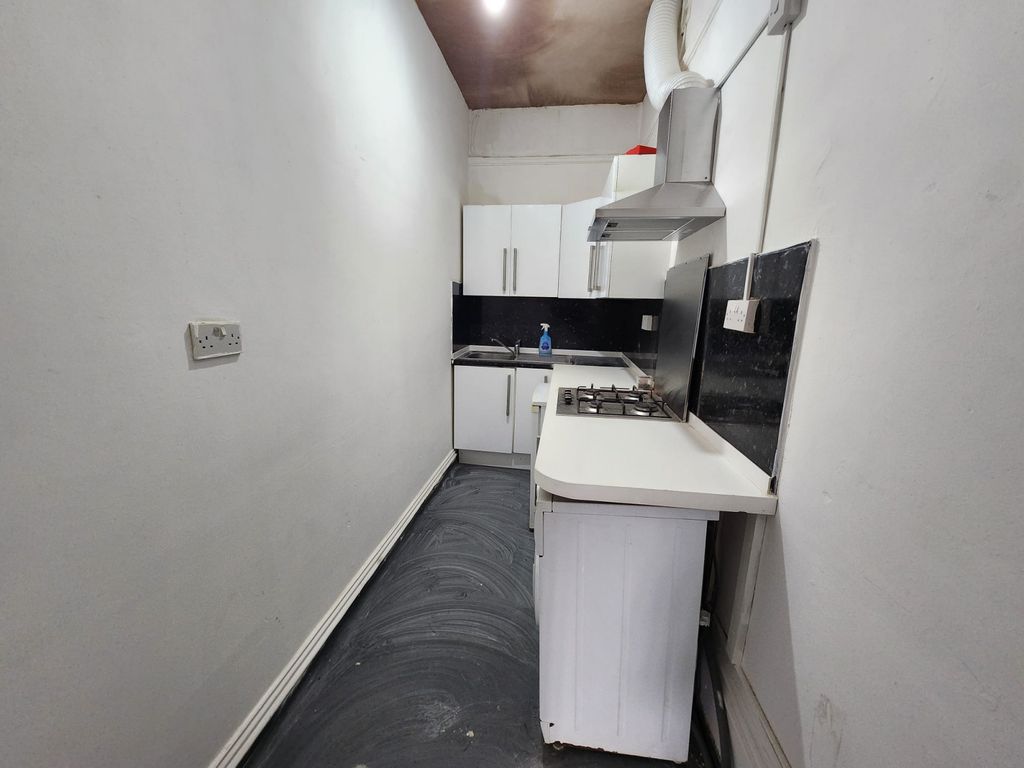 Property photo 2 of 6 Room