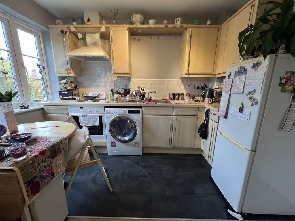 Property photo 3 of 9 Kitchen