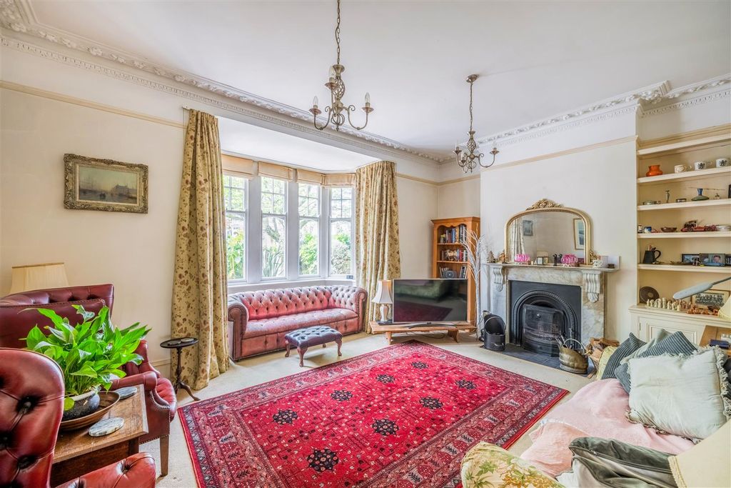 Property photo 2 of 22 105 Pembroke Crescent -5.Jpg