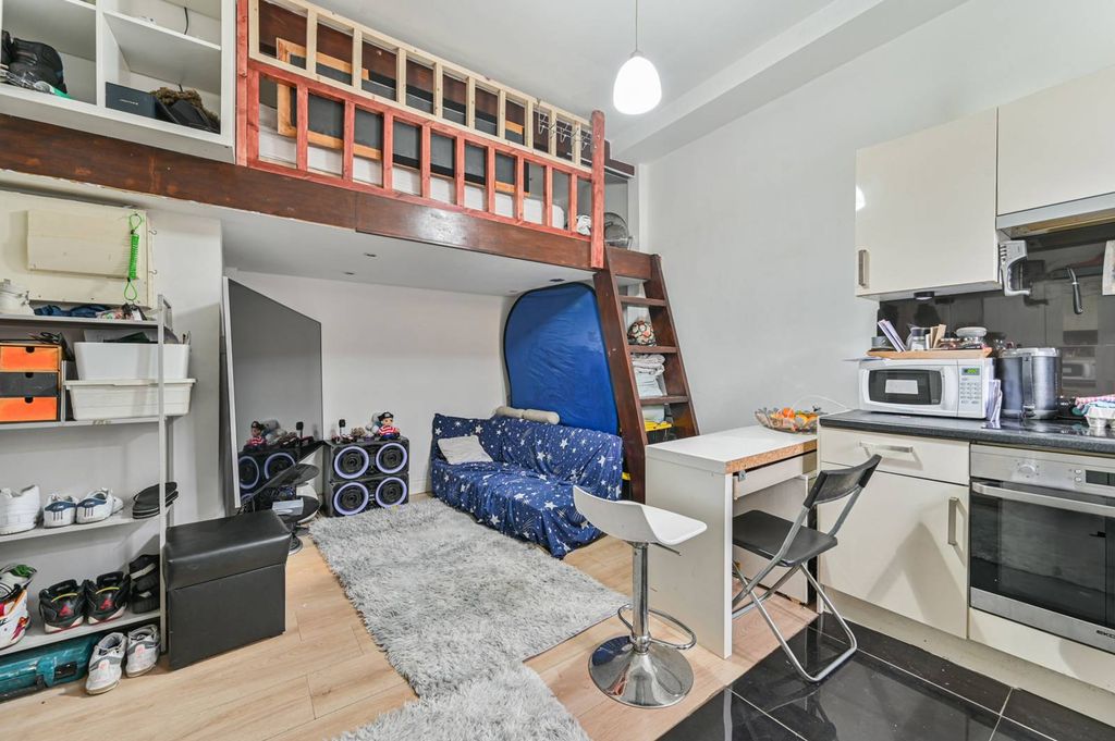 Property photo 2 of 5
