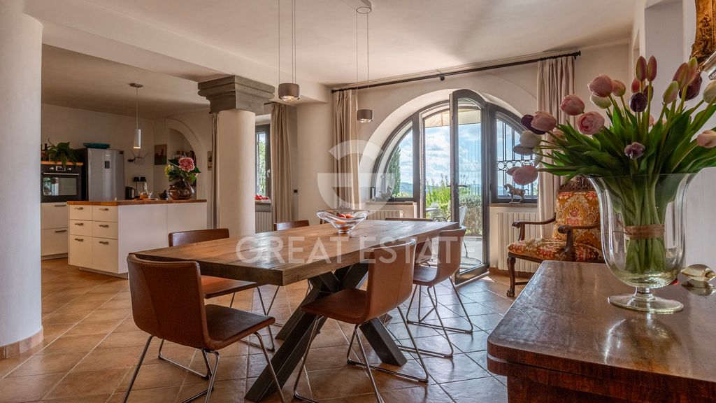 Property photo 2 of 73 Interiors