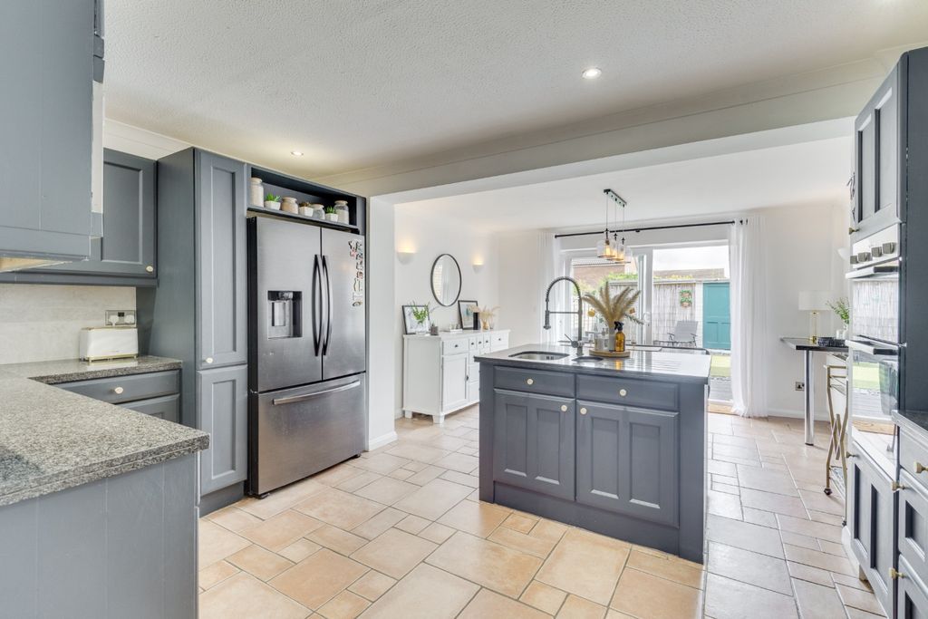 Property photo 2 of 26 4185894