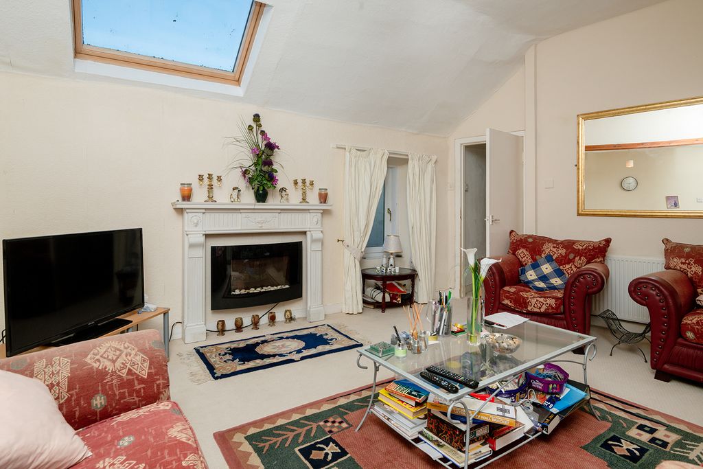 Property photo 2 of 28