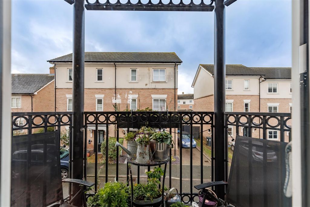 Additional image 8 of 2 bed flat for saleBuckingham Road, Epping CM16
