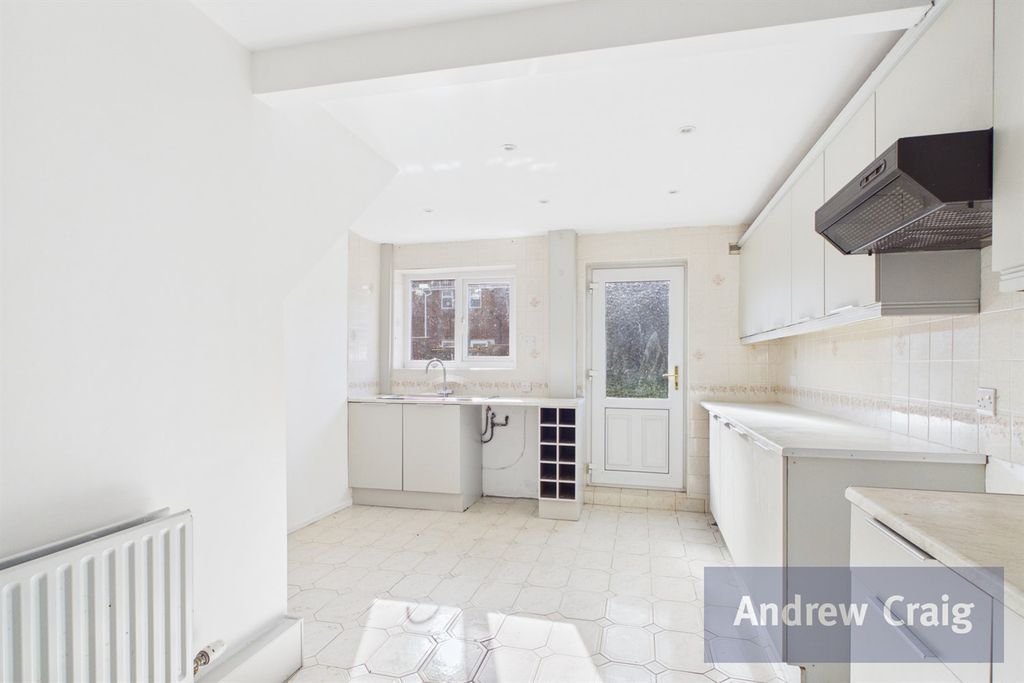 Property photo 3 of 18 Kitchen Diner