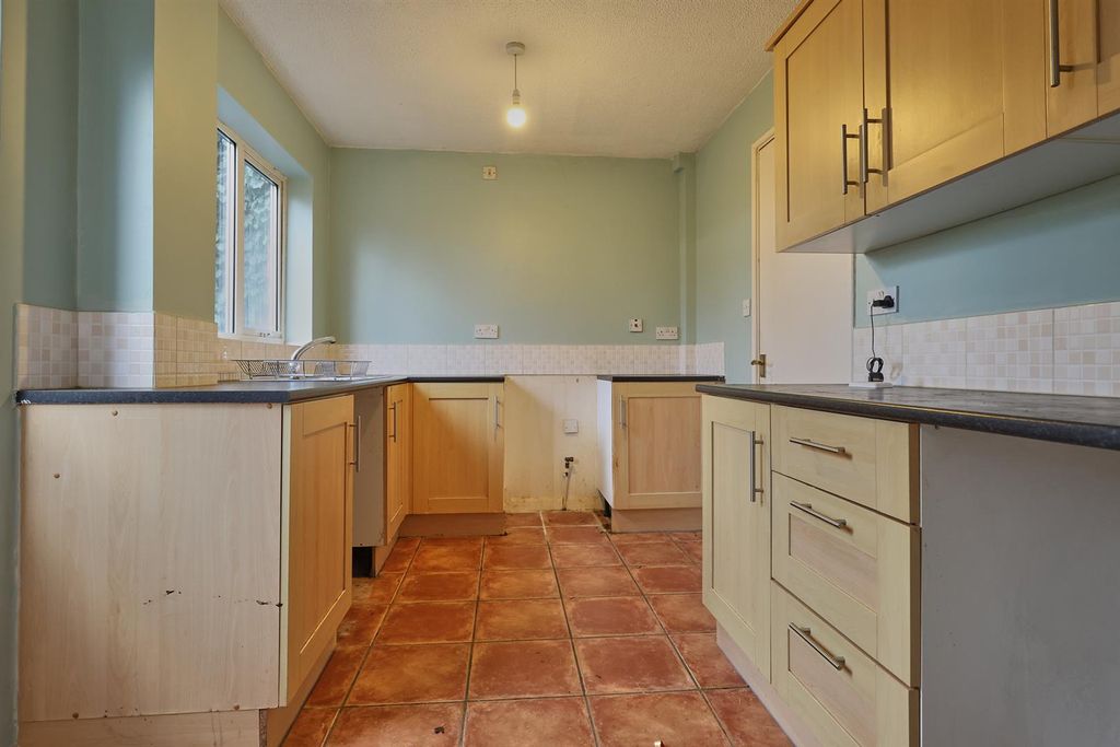 Property photo 2 of 10 Kitchen