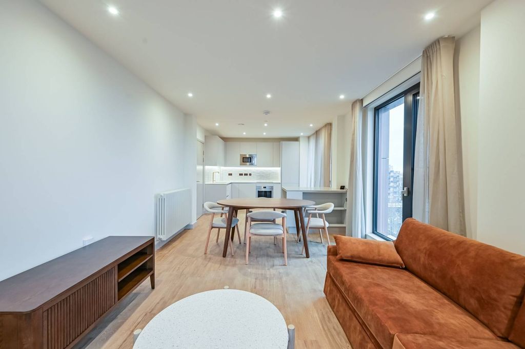 Property photo 2 of 25