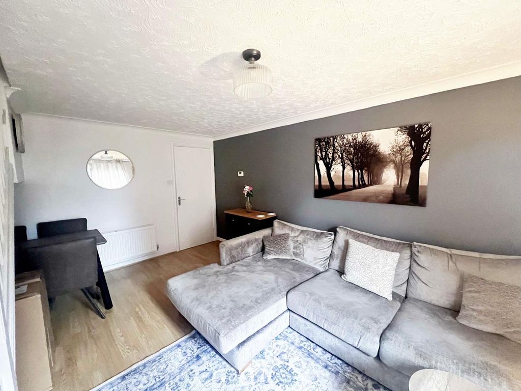 Property photo 1 of 6 Living Room