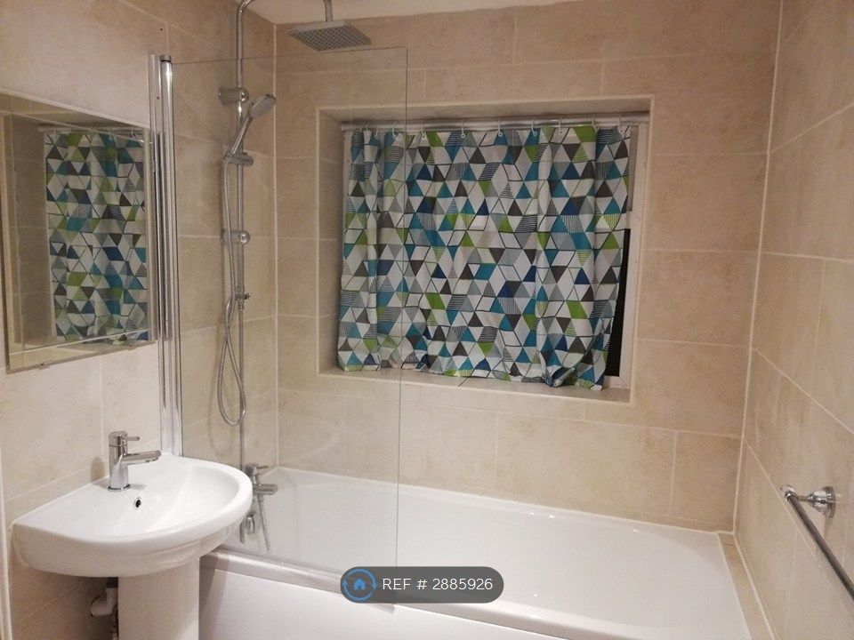 Property photo 3 of 10 Bathroom