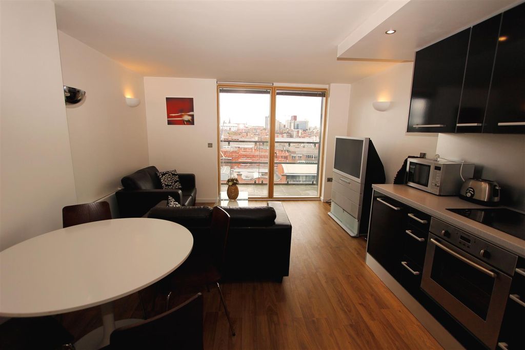 Property photo 3 of 10 1Living.Jpg