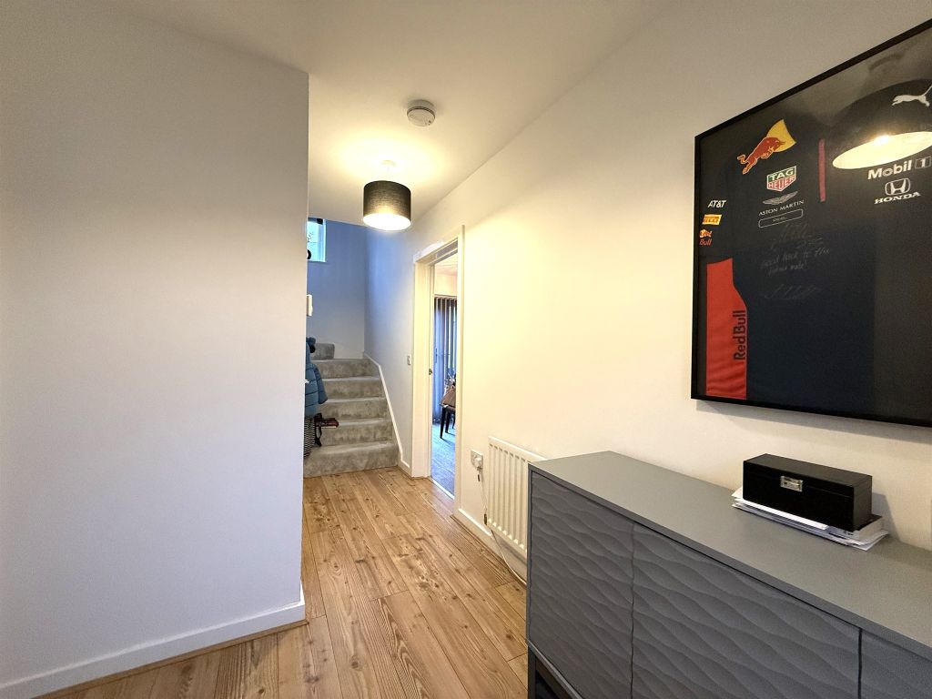 Property photo 2 of 14 Entrance Hall