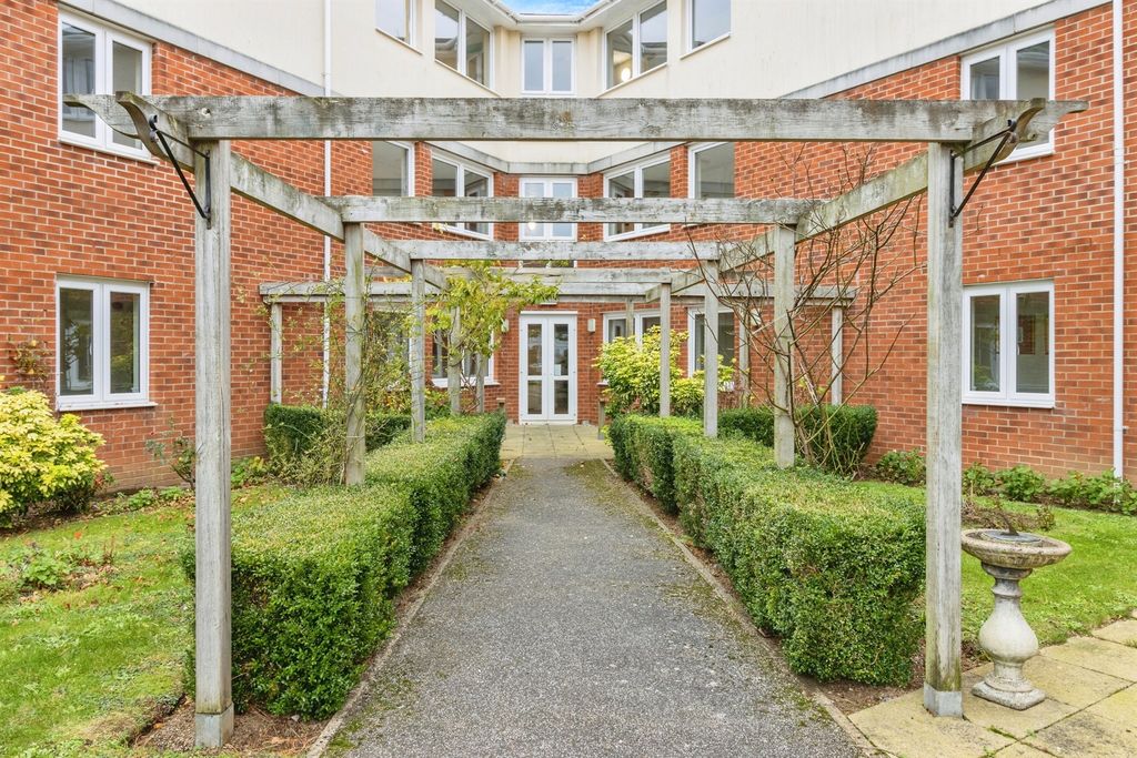 Property photo 1 of 17