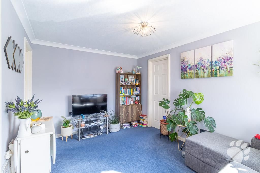 Property photo 3 of 11 Lounge