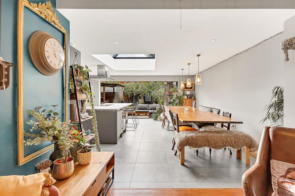 Property photo 3 of 42 Goldingtonroad_Hs_200.Jpg