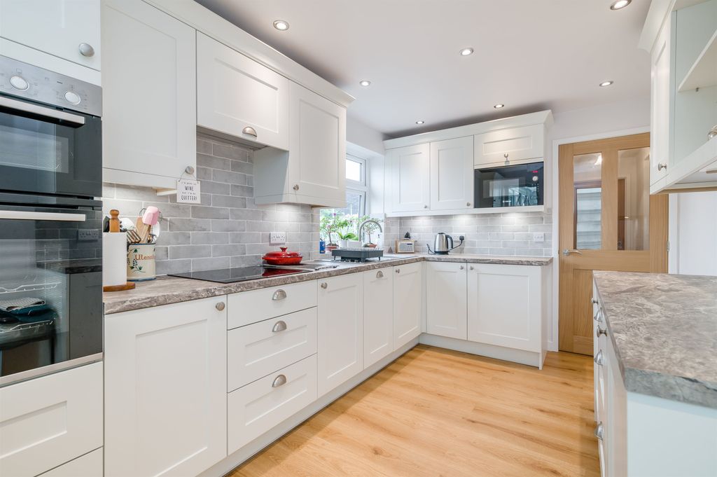 Property photo 2 of 30