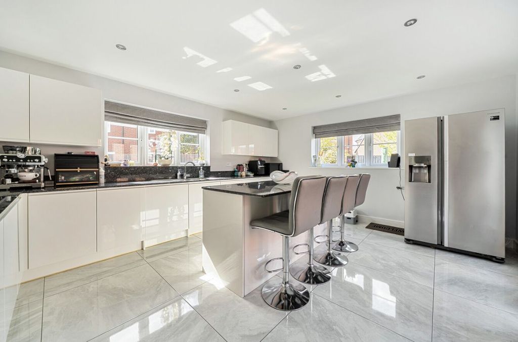 Property photo 2 of 20