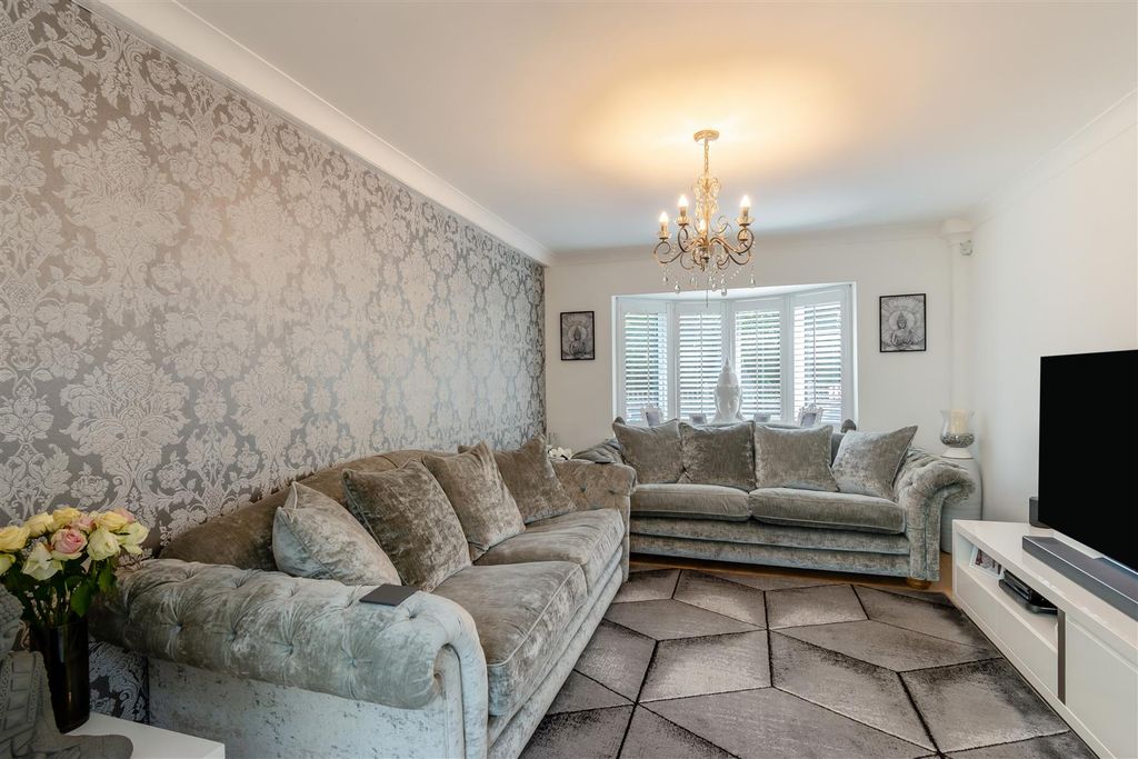 Property photo 3 of 20 8699028-Interior06.Jpg