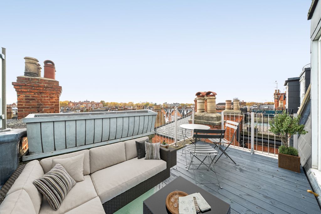 Property photo 1 of 9 Roof Terrace
