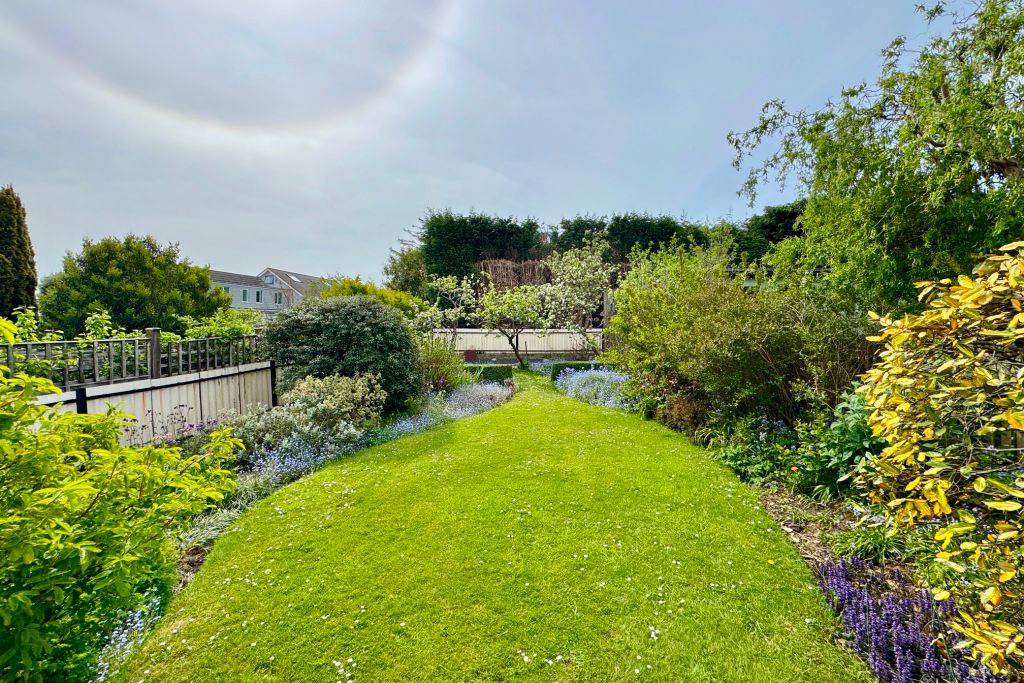 Property photo 2 of 16 Garden