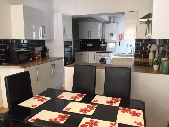 Property photo 3 of 19 Kitchen B.Jpg