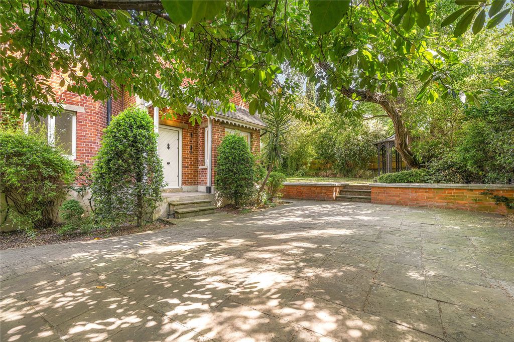 Property photo 3 of 10 Entrance