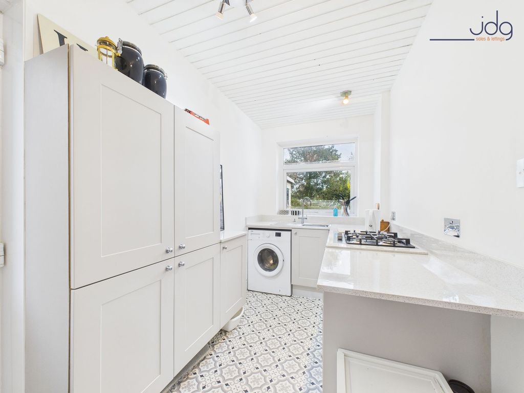 Property photo 3 of 11 Kitchen