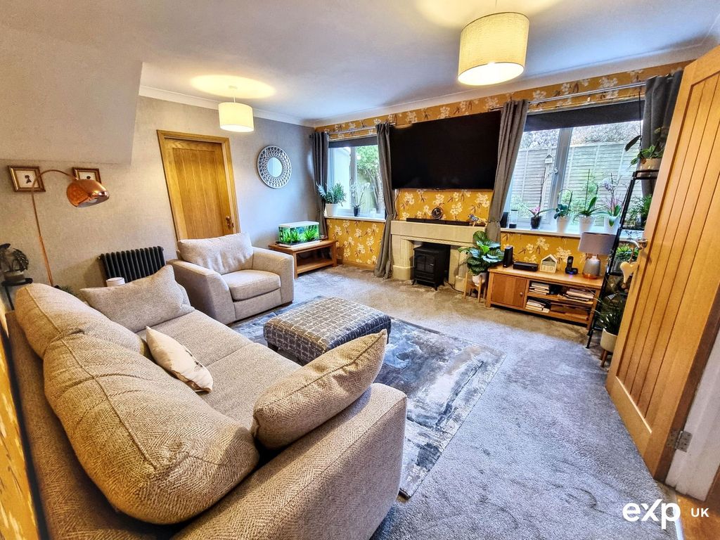 Property photo 3 of 27