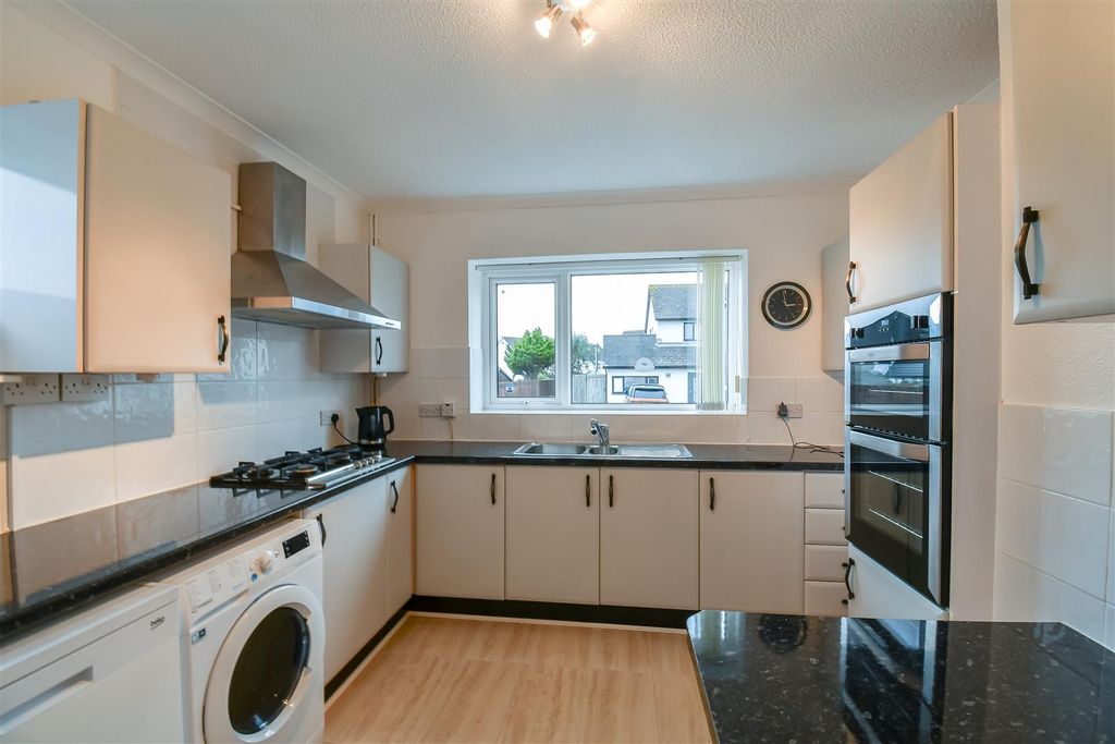 Property photo 3 of 23 Kitchen