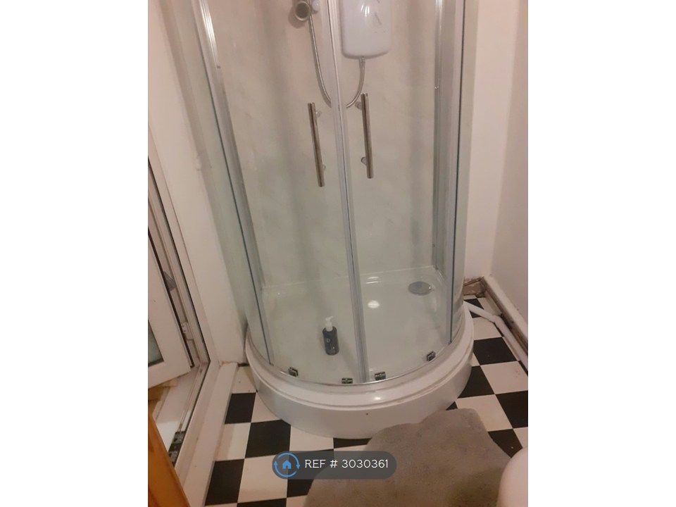 Property photo 2 of 10 Shower Room