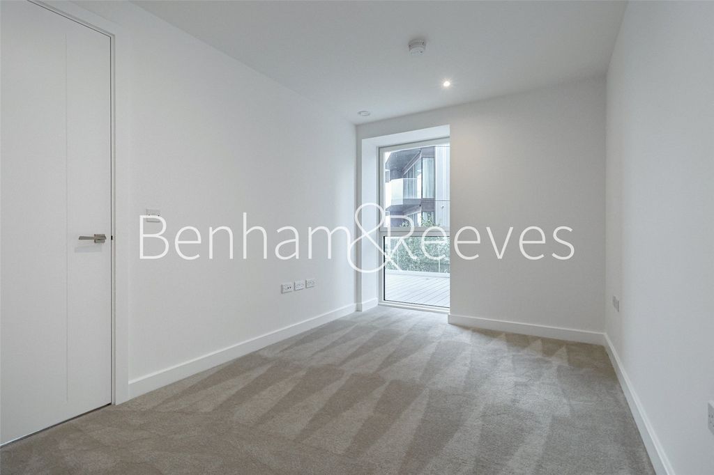 Property photo 3 of 17 Picture No. 02