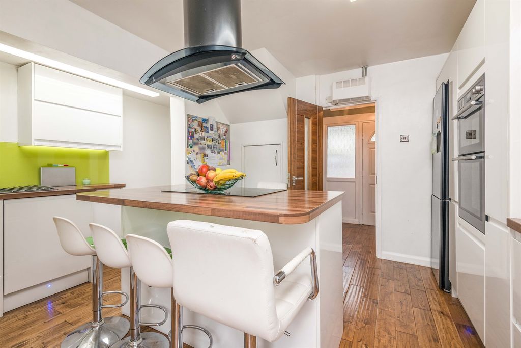 Property photo 2 of 14 Image